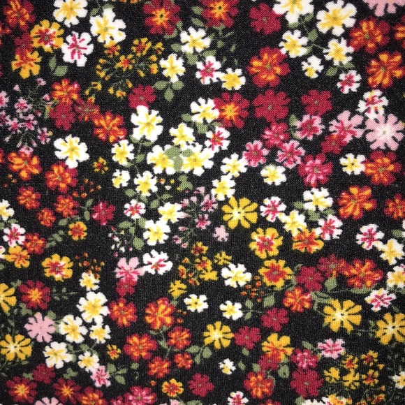 ✅No Boundaries Floral Tank Top - Picture 2 of 4